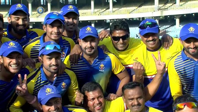 Stuart Binny posing with his home team Karnataka. ( Photo: Twitter )