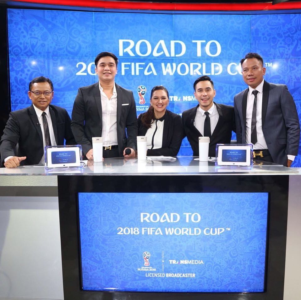 Wiiihh bb jd komentator bola...? Ada peningktan kyknya niee...
Smg tambah sukses ya <a href="/bangbily/">Billy Syahputra</a>