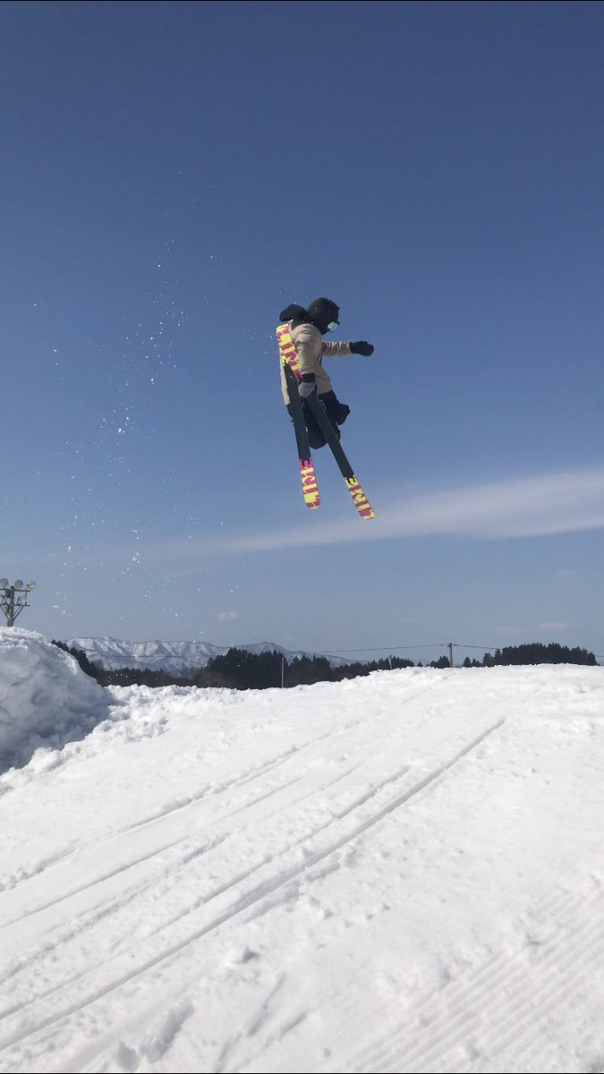 Freeski_0824's tweet photo. 昨日はピーカンだったので写真撮りまくりました🤤
いい写真ばっかりよ👍

#たらのき代スキー場
#フリースキー
#スノーボード https://t.co/X1bQN2Ocya