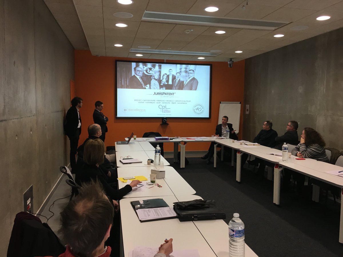 GUIUIP's tweet photo. @JurisPatent était présent au premier atelier de l'@AERBFC pour présenter aux entrepreneurs quelques moyens de faire de la propriété intellectuelle un levier stratégique de croissance 📈🔝 #PI #PropriétéIntellectuelle #Croissance https://t.co/pCsQZAM5PN
