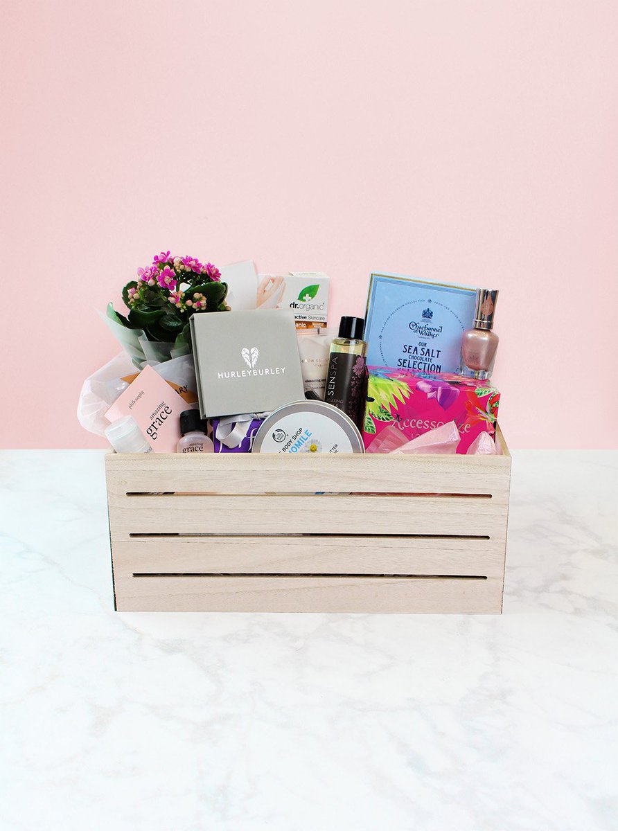 LatestInBeauty's tweet photo. Stuck for what to buy your Mum for Mother's Day? A DIY hamper is the perfect gift 🌷 https://t.co/yrMMnPsTDi #MothersDay #LoveLiB https://t.co/DlOHObADns