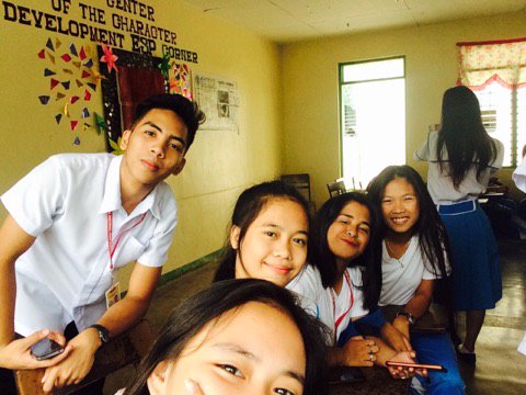 supermatt_'s tweet photo. Nagaaral silang mabuti habang kasama ang pinakapogi sa klase. https://t.co/vGrmZt6nqH