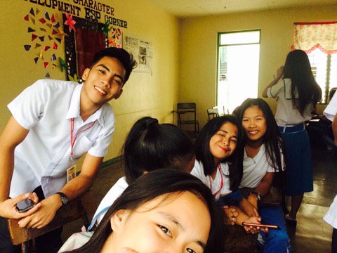 supermatt_'s tweet photo. Nagaaral silang mabuti habang kasama ang pinakapogi sa klase. https://t.co/vGrmZt6nqH