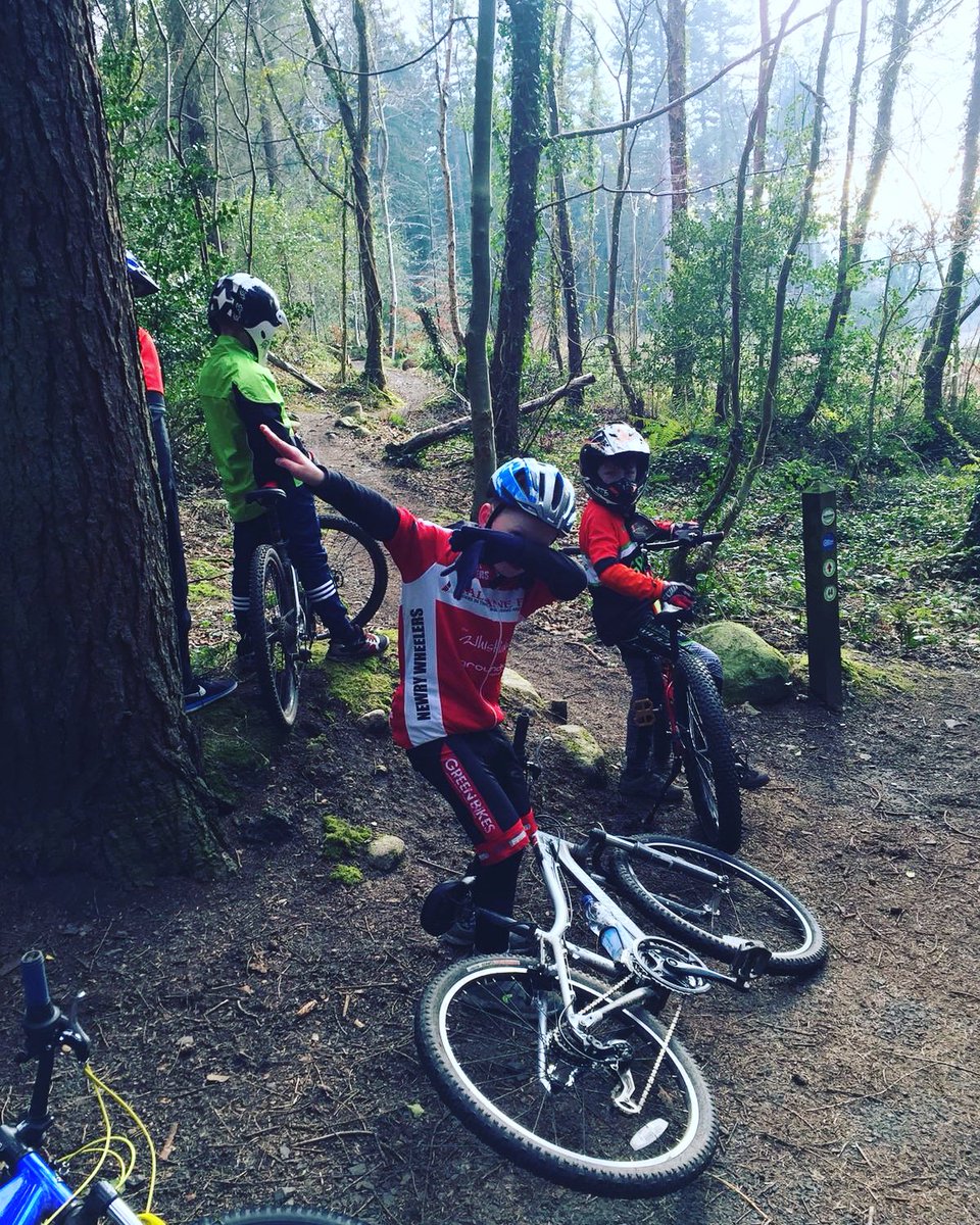 CloughmorXtreme's tweet photo. When you have to stop and get the #dab out of your system ๐๐๐
#mudmonkeys #mtblife #kidsmtb @MountainBikeNI @GreenBikeStore @OutsiderMag @IreCyclingFed @Specialized_UK @iamspecialized @newrywheelers https://t.co/bVMQN90fV9