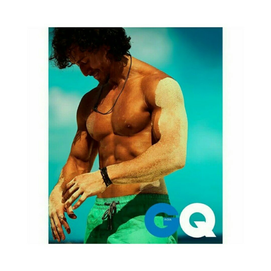 officialtiger__'s tweet photo. @gqindia
Summertime blues. #📷: Tarun Vishwa
@iTIGERSHROFF
.
@TeamTIGERSHROFF
@AyeshaShroff
Follow @officialtiger__
#tigershroff #summer #gqshoot #throwback #heatwave #bodygoals #may2017 #maldives #sun #beach #fitspo https://t.co/c6Lvrnw657