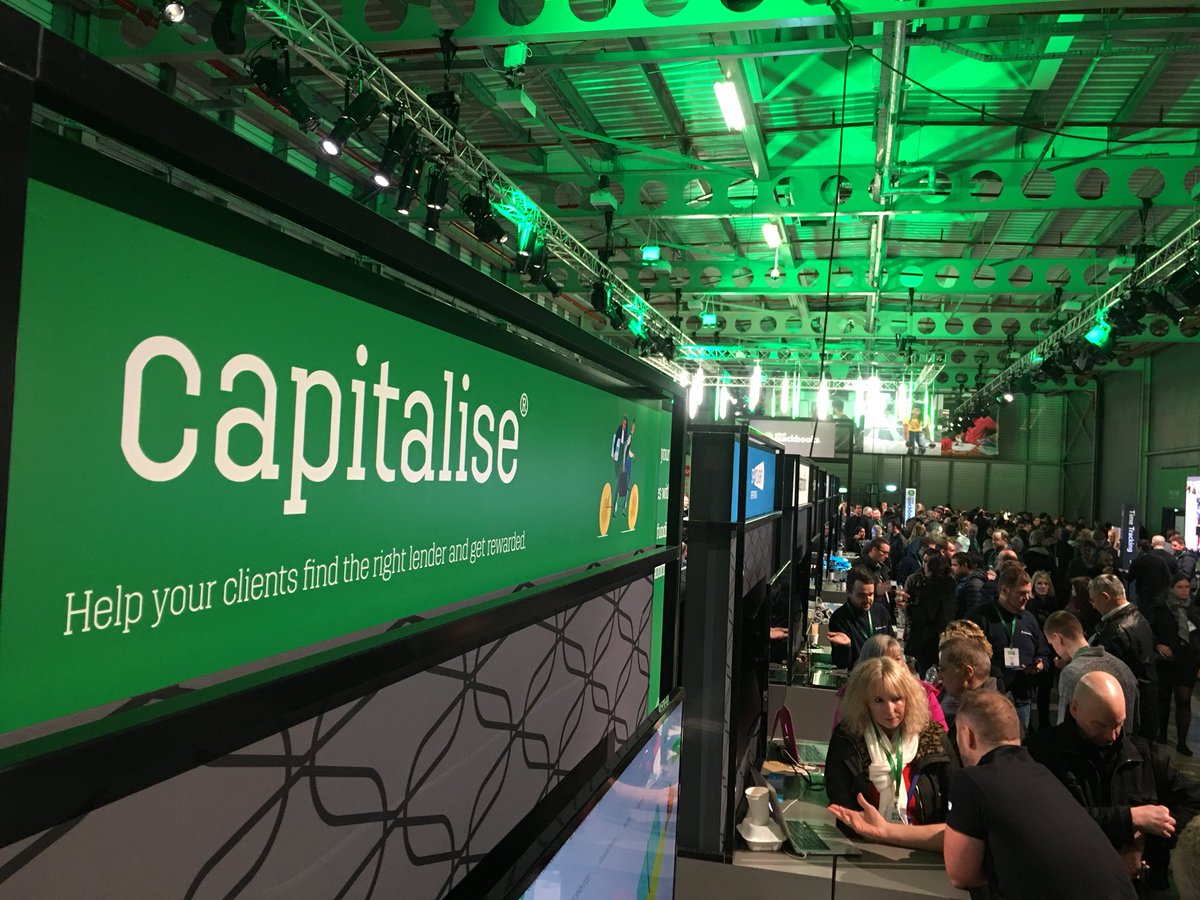 adriana_eloise's tweet photo. Thanks @QuickBooksUK for the complementary lighting 💚☘️🥦🍏#capitalisers #bleedgreen #QBConnect https://t.co/33DKPuaJZt