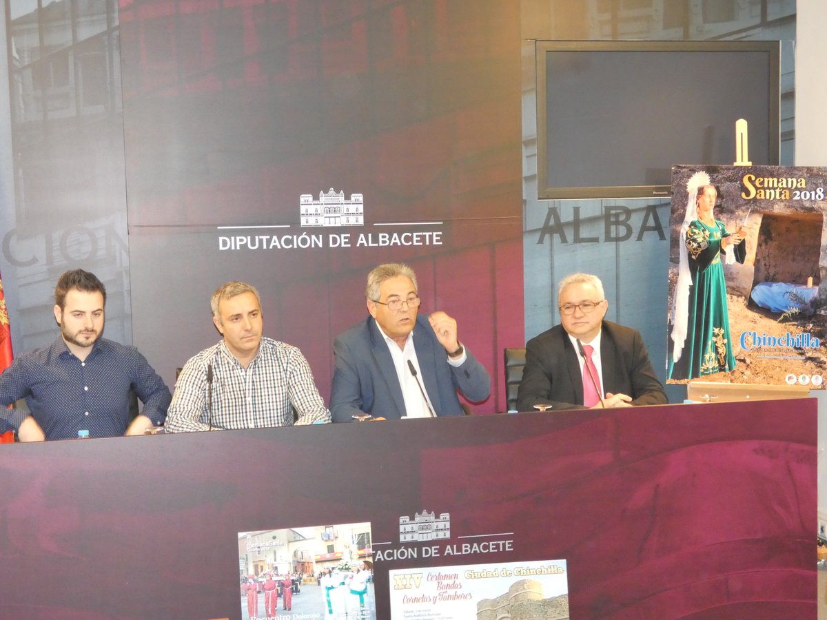 dipualba's tweet photo. LA #SEMANASANTA DE #CHINCHILLA, A LA ALTURA DE LAS MEJORES DEL PAÍS CON UN MES DE ACTOS PROGRAMADOS. @dipualba acogió la presentación pública de su cartel y revista 2018  https://t.co/SMPqIjKOMA https://t.co/kQBD9TSKIl