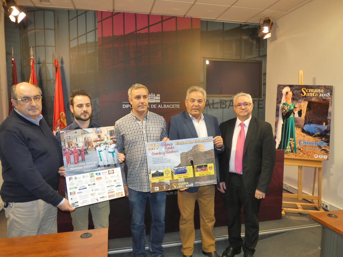 dipualba's tweet photo. LA #SEMANASANTA DE #CHINCHILLA, A LA ALTURA DE LAS MEJORES DEL PAÍS CON UN MES DE ACTOS PROGRAMADOS. @dipualba acogió la presentación pública de su cartel y revista 2018  https://t.co/SMPqIjKOMA https://t.co/kQBD9TSKIl