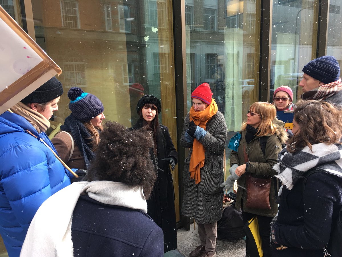 OLearyJames's tweet photo. #STRIKE @UCLprotest
Snow covered teach-out on hedge schools, street teaching & radical pedagogy with @sol_pm @_tomkeeley @ThandiLoewenson @BenCampkin #PegRawes #JaneRendell #BarbaraPenner @UCLsitprac https://t.co/Reg0RDkX9m