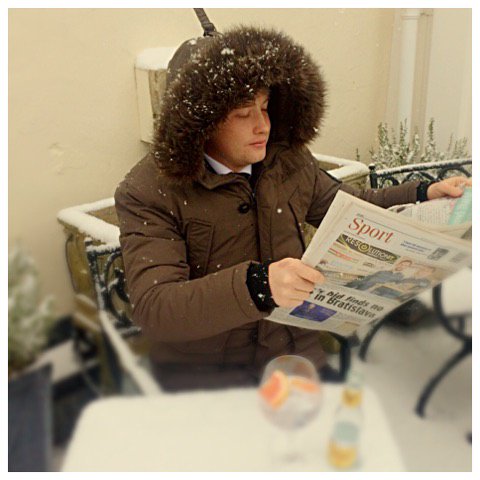 CrownClub_Gsy's tweet photo. Enjoy a G&amp;T on our terrace whatever the weather! #Letitsnow https://t.co/kEa3hfm4fn