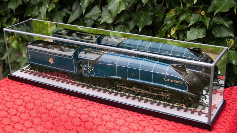 AirFramed's tweet photo. Getting ready for four weekends in a row trading at model railway exhibitions.
#displaycase #bespokeglassdisplay cases #FlyingScotsman #SirNigelGresley #OOGauge #OGauge #Gaugeone #GaugeThree #GardenRail #modelrailways https://t.co/7ruJCyG0M6