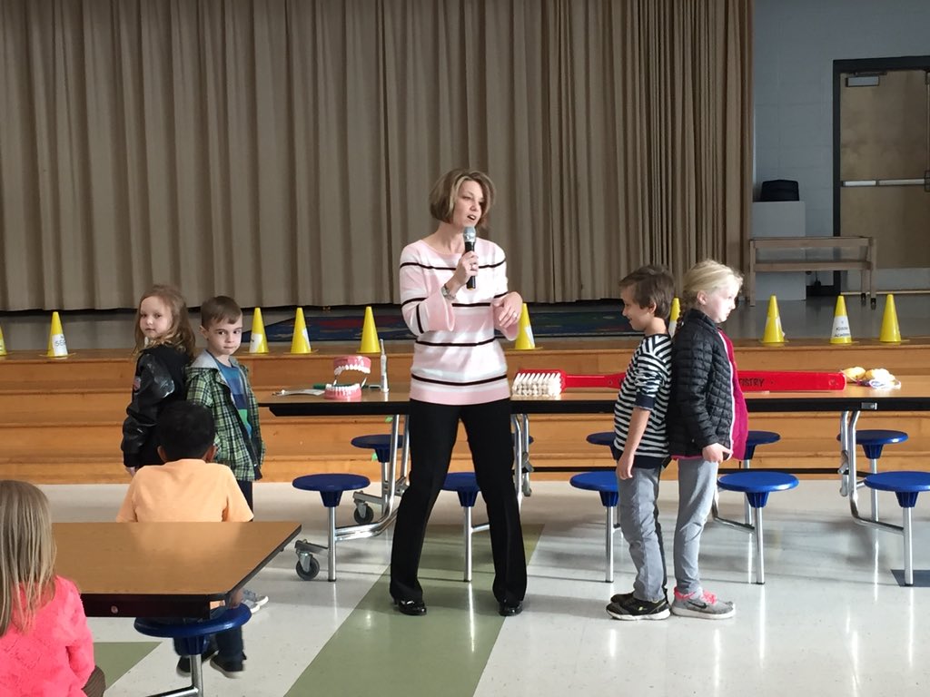krakerklass's tweet photo. We had fun learning about brushing and flossing with our dental visit today. Ava and Marcus did a great job as volunteers!!! https://t.co/heNRQSZOnG