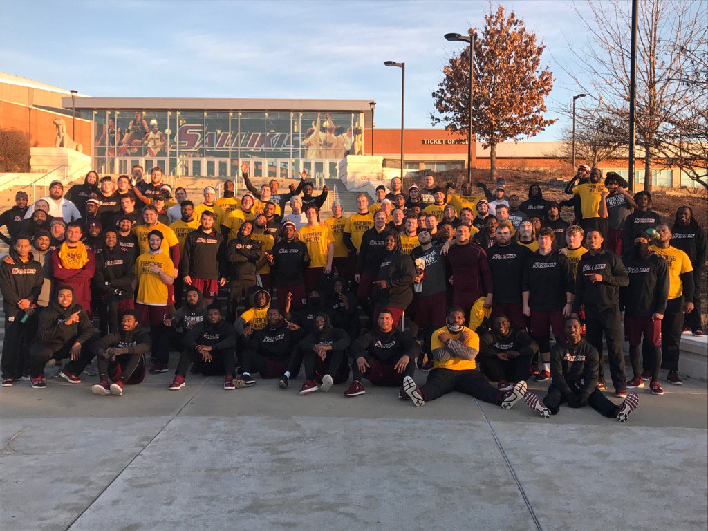 17NickHill's tweet photo. 3rd annual team Lake Run!#culturewall. Spring ball starts Thursday! https://t.co/cOTHstjCgN