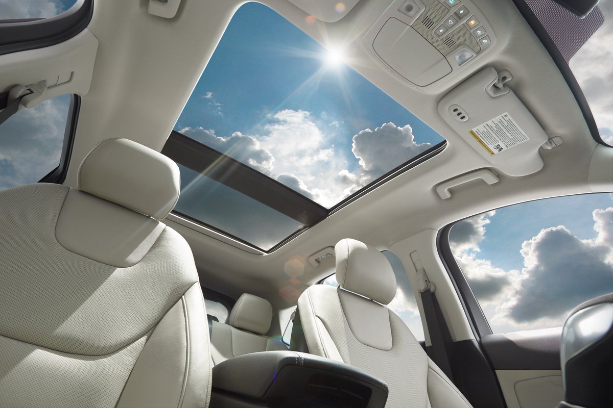 WebbFordIndiana's tweet image. As the weather warms up, enjoy the crisp air and blue skies in the 2018 Ford Edge!