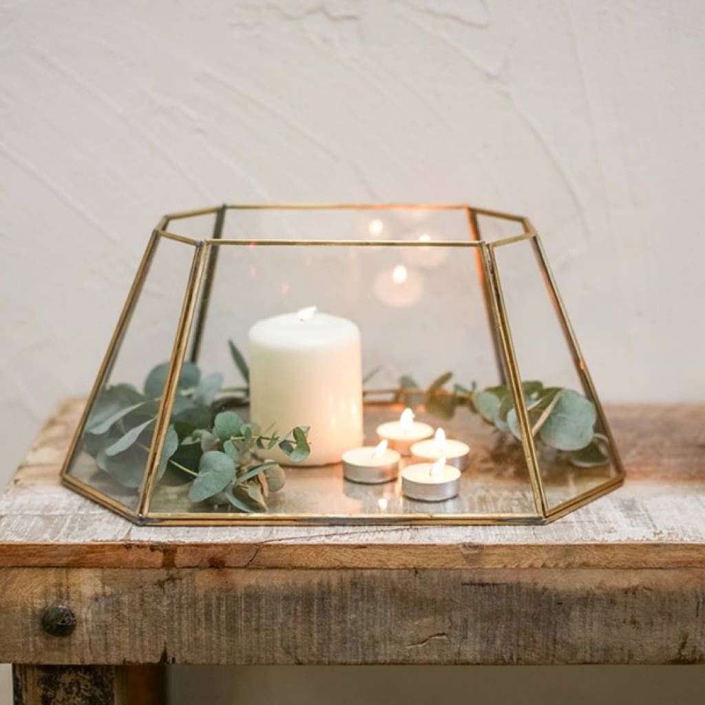 This striking brass and glass table centre looks stunning filled with candles and foliage as a table centre.

buff.ly/2GFmoIW

#interiordesign #interiordecor #lighting #gifts