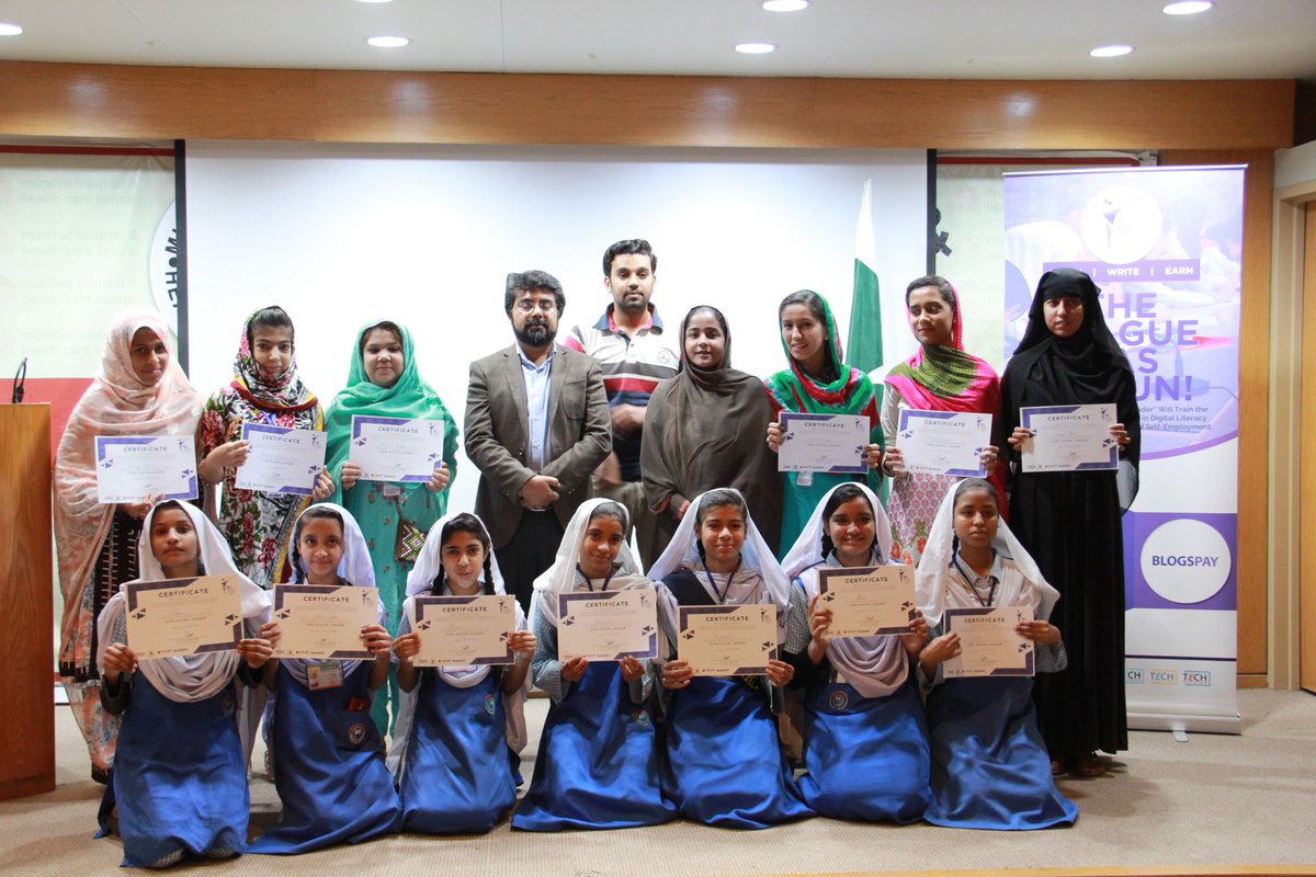 girldigitallead's tweet photo. Saturday 24th Feb 2018, @GDLTECHPK concluded its 02nd digital literacy training series of 2nd cohort of GDL with the graduation training at @murshid_sonam by giving detail brief of #Blogspay & Ms @HumairaBachal & Mr. @kanwalmasroorb awarded certificates to girls. https://t.co/bZPFg1uhvl