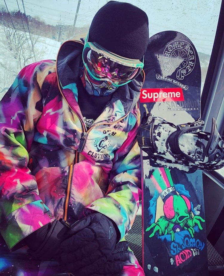 ssb_style_tokyo's tweet photo. SSBメンバーで今年初滑り🏂
.
.
もうすぐしたら新作入荷するよ!
是非チェックを‼️
.
. 《SSB STYLE TOKYO》
STORE : https://t.co/OVZ47vTFzF
MAIL : ssbtokyo@gmail.com
TEL : 03-6380-2303
.
.
#ssb #ssb_tokyo #snowboard #strret #スノボ #新作情報 #ストリート #スタイル https://t.co/VjMs9nlCTH