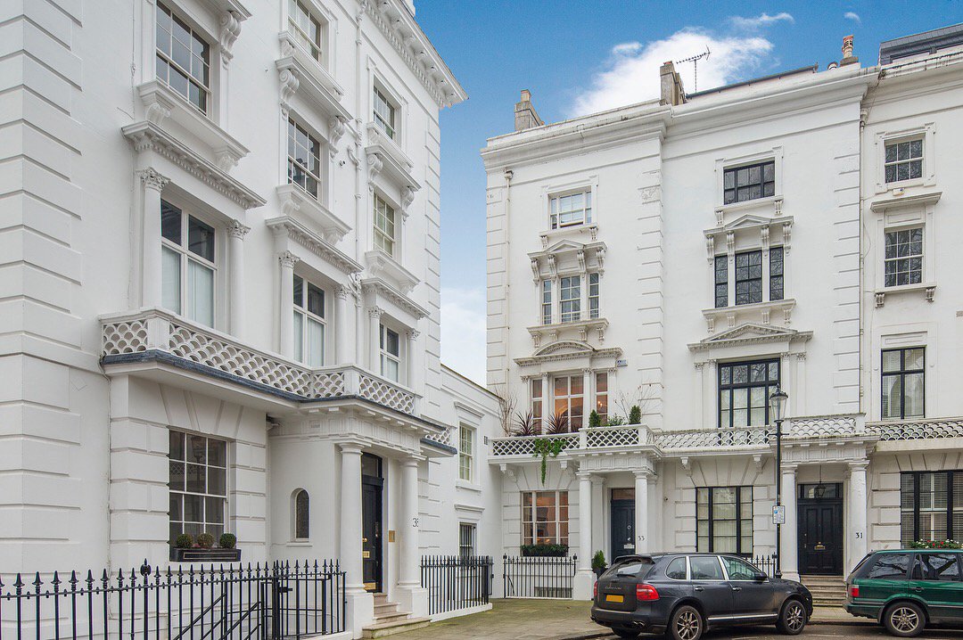UKSIR_'s tweet photo. A townhouse property situated on a corner of a quiet residential garden square in #Knightsbridge. £15,850,000. Contact Tom +447525595961
#LIVESothebys #SothebysRealty #LuxuryProperty #LondonProperty #PrimeProperty #LuxuryRealEstate #PropertyPorn #Gym #GymMotivation #GymLife https://t.co/O0R7J391dT