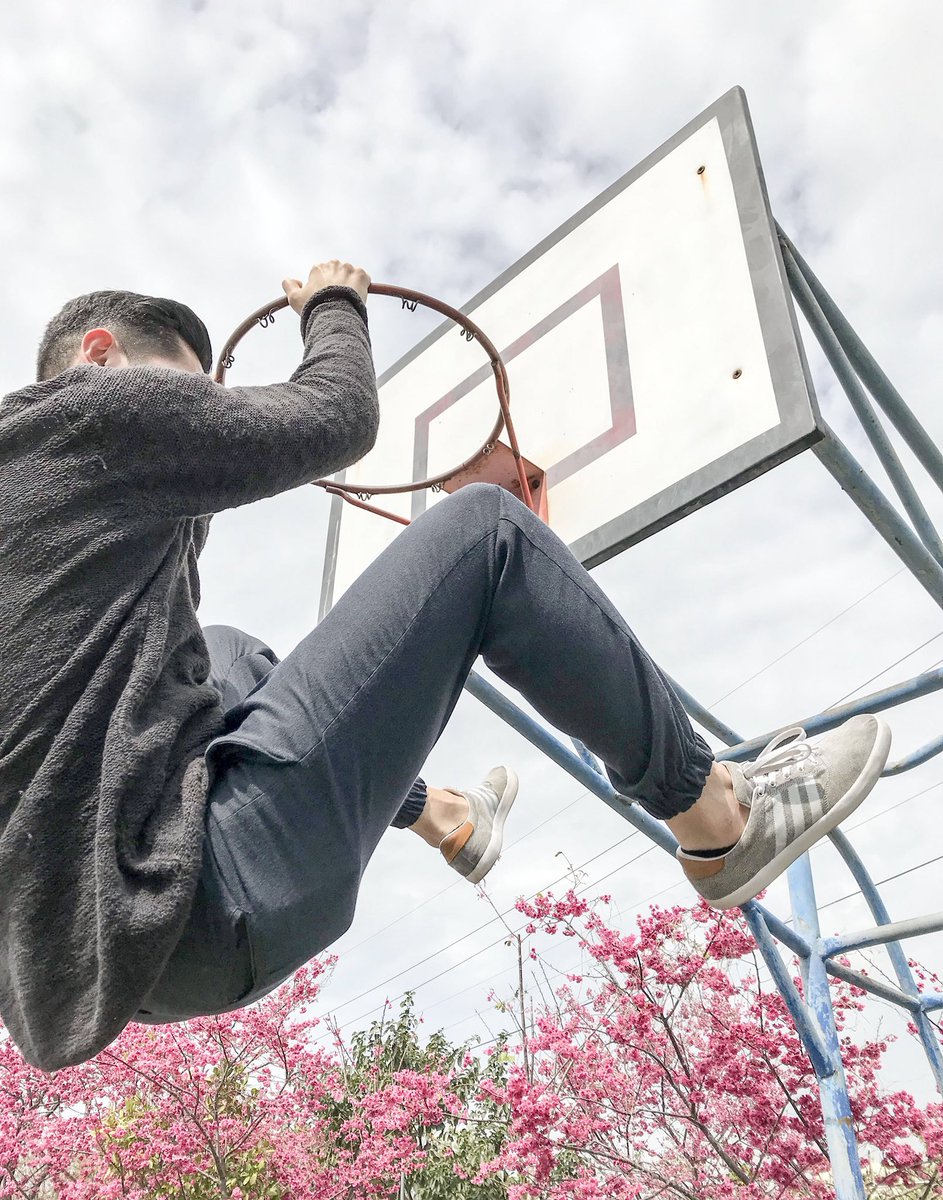 AlexSiuUC's tweet photo. I am back finally!!! Feeling Good!!! #dunk #Basketball #asian #HongKong #oldman #OldSchoolCool https://t.co/2yTzw0sbic