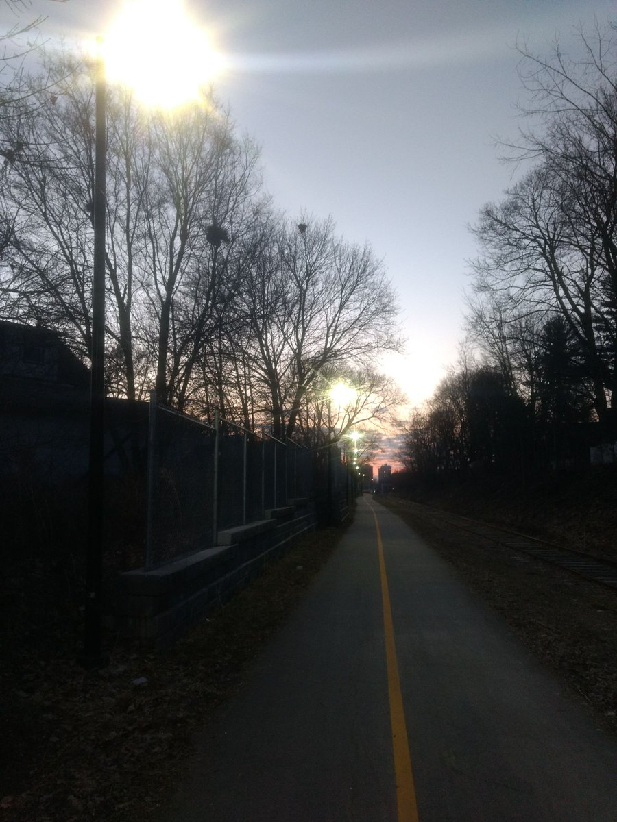 Beautiful sunrise over the 'hood this morning, but this was the best shot we could get while dog-wrangling. Think you could take a better shot next time? Well, do it and submit to our photo contest! Prizes from <a href="/cefoodXperience/">cefoodexperience</a> and <a href="/cocoon_skincare/">Cocoon Apothecary</a>! Rules: buff.ly/2F0vJdX