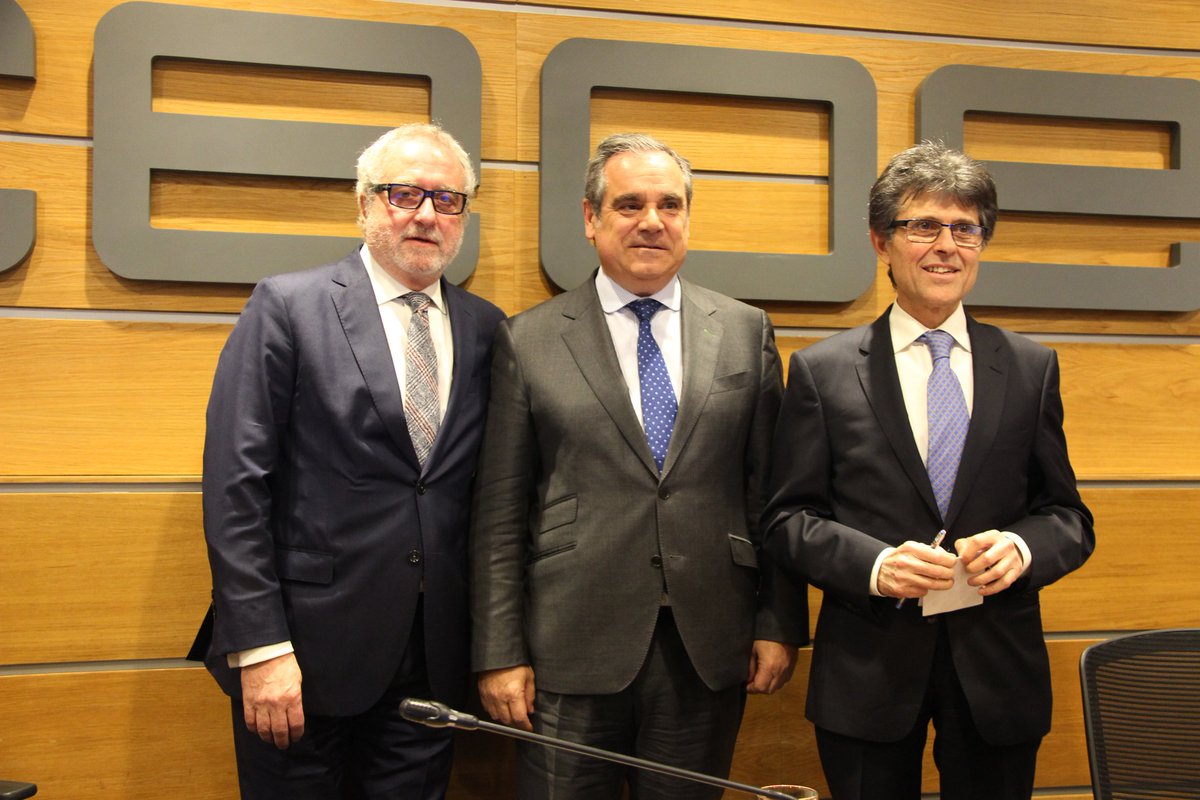 presiFedifar's tweet photo. La colaboración entre todos los agentes de la cadena del suministro  @Fedifar @Portalfarma @Farmaindustria es fundamental para hacer frente a los casos de suministro insuficiente de medidamentos https://t.co/kmytfoClDT. VII Foro  de #distribucionfarmaceutica #FDF2018 https://t.co/WgDfqqZiF2