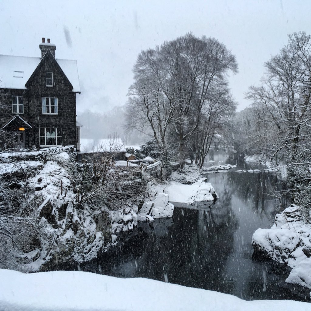 rustybale's tweet image. Wintry scene in Betws y Coed this morning. @DerekTheWeather @visit_snowdonia