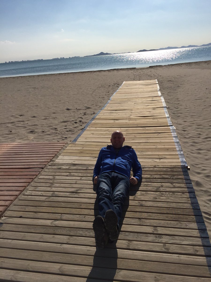 There is no snow here this morning just me having a rest on the beach before breakfast😎😂