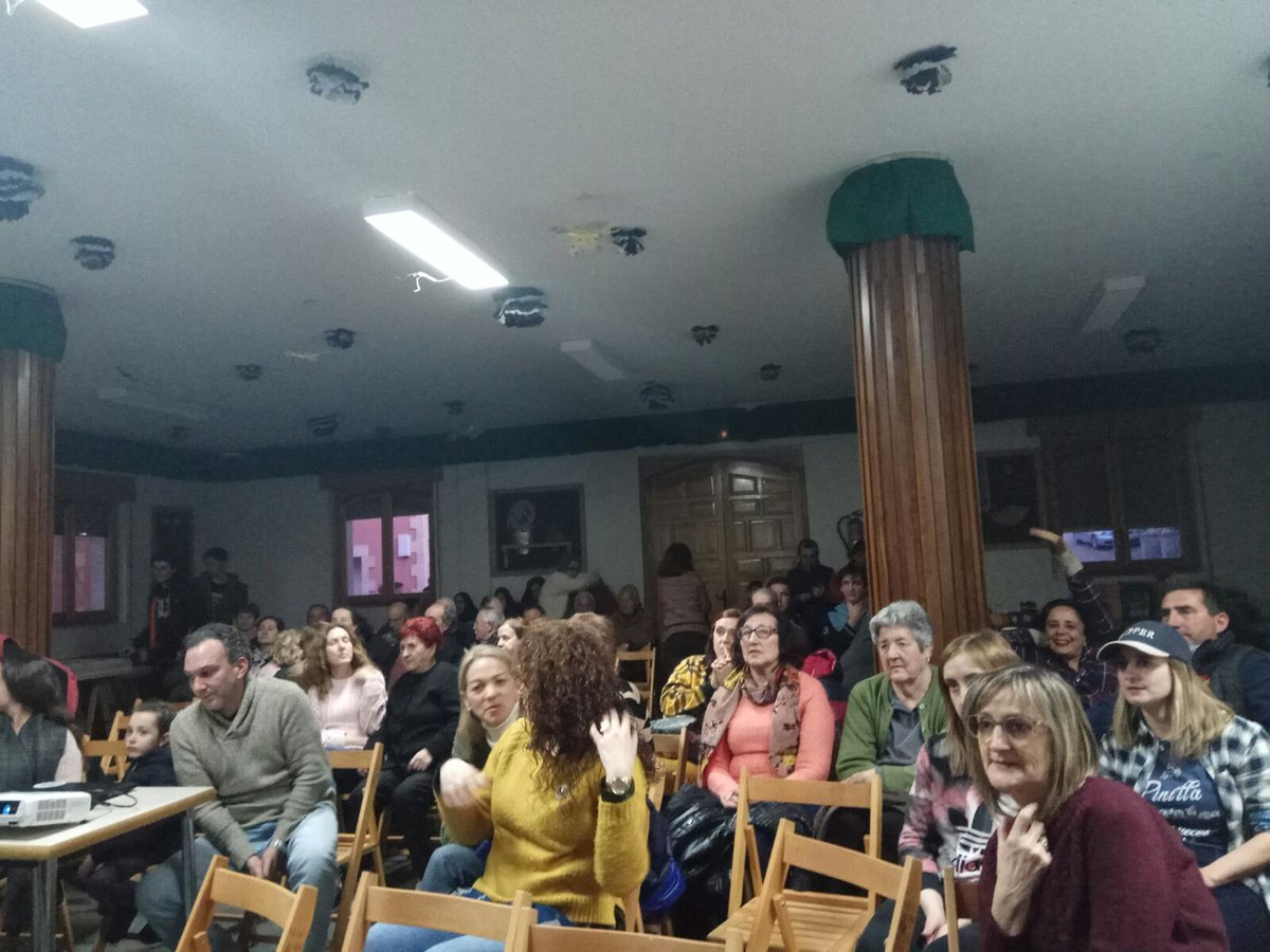 casaruralchanin's tweet photo. El pasado fin de semana celebramos una jornada con la asociación #repuebla, donde tratamos el tema de la despoblación en los pueblos. Gran acogida por parte de nuestro vecinos @comarcadepinare @sierralademanda #burgos #pueblo #repuebla #Soria  #despoblacionmundorural https://t.co/ULdqfkCXs4