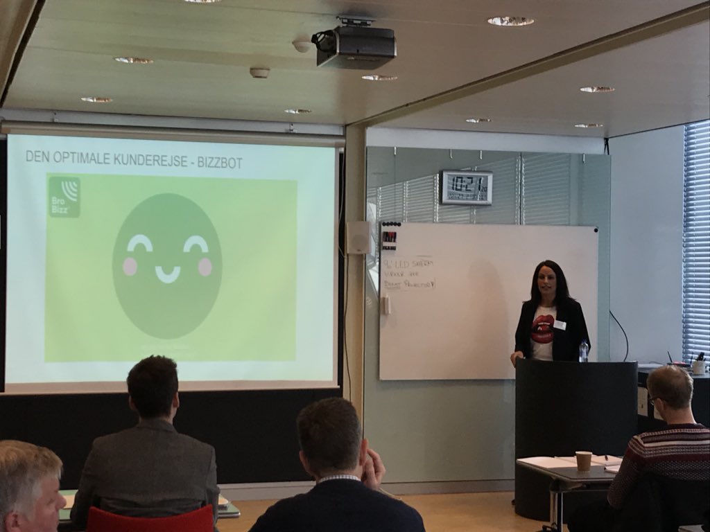sundogbaelt's tweet photo. Ny chatbot - kaldet BIZZBOT - skal optimere vores kundeservice. Kundeservice 24/7 på sigt. Det fortæller @BroBizzMette på #presse18. Bot’en er udviklet i samarbejde med @Microsoft_dk. https://t.co/MHmSrC8AcN