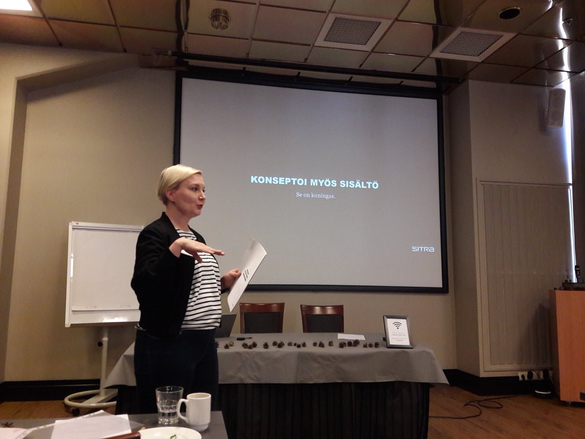 KukkaHaapaniemi's tweet photo. "Konseptoi myös sisältö", neuvoo Sitran digitaalisen viestinnän johtava asiantuntija @laurahalenius #digiviestintä koulutuspäivässä #procomoulu @ProComRy https://t.co/PItYzQPaWw