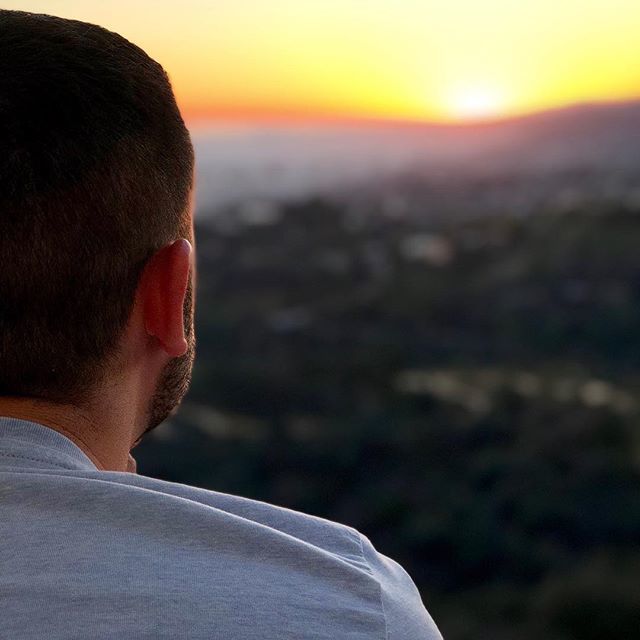 LookItsJulien's tweet photo. Remembering #LosAngeles #Sunset from #GrifithObservatory
#ShotOniPhone https://t.co/ed5cEOtwtB https://t.co/HFlJqhi960