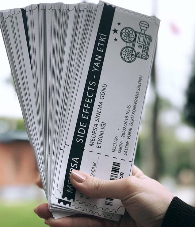 28.02.2018 Çarşamba 16.45te Vural Ülkü Konferans Salonu’ndaki film gösterimine eczacılık fakültesi öğrencileri ve öğretim üyeleri davetlidir🎈’Side Effects’ Pharmacy Times dergisinde her eczacının izlemesi gereken filmler listesinde yer almakta,kaçırmayın😉👻