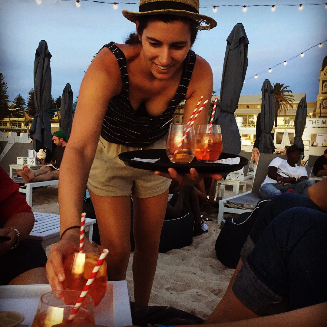 MeggsyD's tweet photo. Gorgeous Tuesday night in #Adelaide #TheMoseleyBeachClub https://t.co/cwLJf3rZre