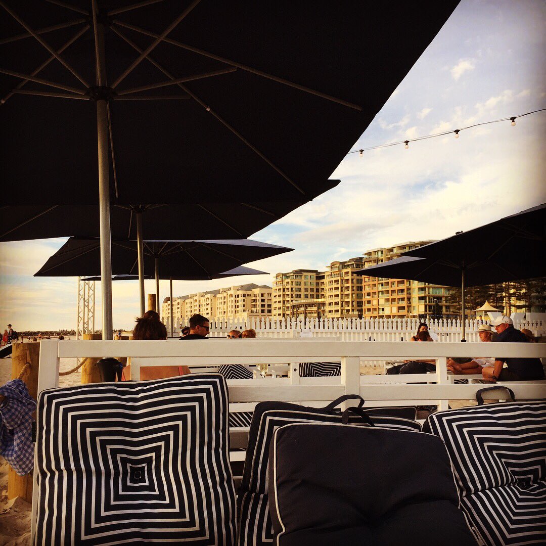 MeggsyD's tweet photo. Gorgeous Tuesday night in #Adelaide #TheMoseleyBeachClub https://t.co/cwLJf3rZre