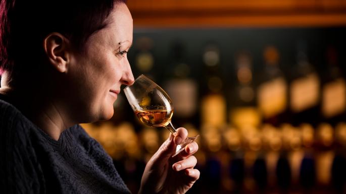 SaporideiSassi's tweet photo. La più completa guida ai 🥃 #whisky torbati: cosa sono, come si producono e quali sono i migliori. 👉🏼 https://t.co/doN4LMNMLw #torbati #lagavulin #ardbeg #scotchwhisky #distillati https://t.co/zQQWHb8GW6