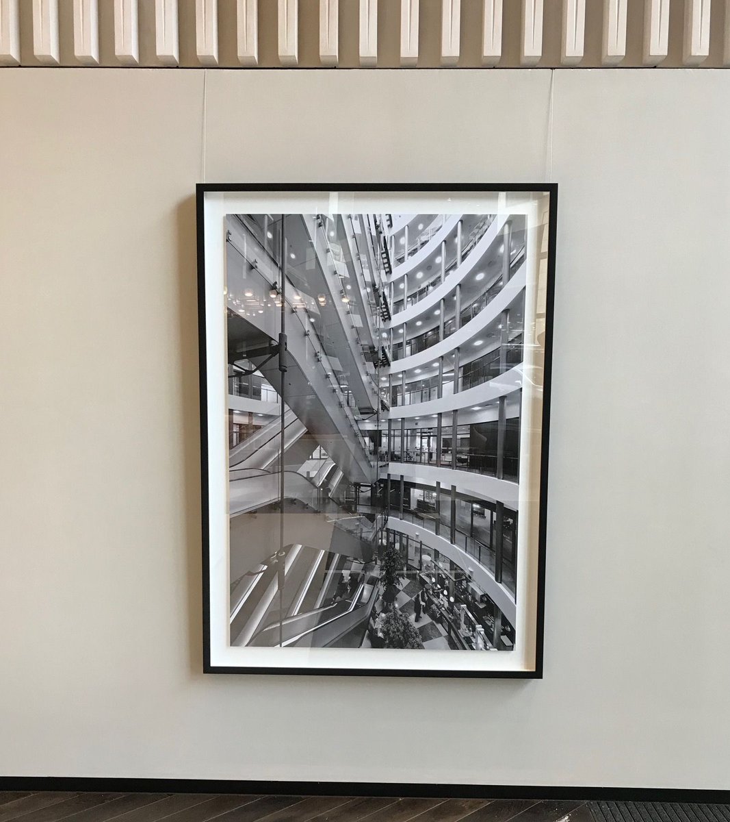 raysframes's tweet photo. Oversized box frames in #TheMinsterBuilding for @BGYArchitects
......Installation by Julian Davis Art #artinstallation #london #corporate #office #photography #boxframes #pictureframing #raysframes https://t.co/W1ufRu2qHR
