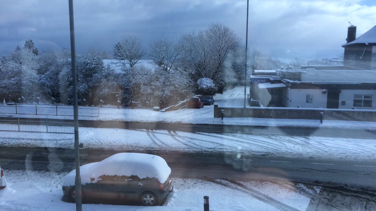 identity_dental's tweet photo. No snow day for the Identity Team....business as usual ⛄️ (view from Gill our Hygienist surgery window this morning) #Teesside #Billingham https://t.co/lxuN5w6ZQe