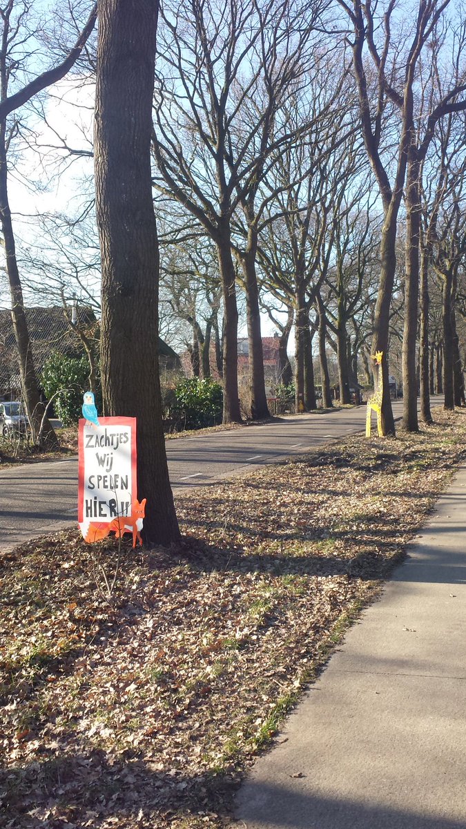 ZbRefaja's tweet photo. Onze diertjes aan de weg zodat de mensen wat beter op hun snelheid letten. https://t.co/J6UG7HyIQl