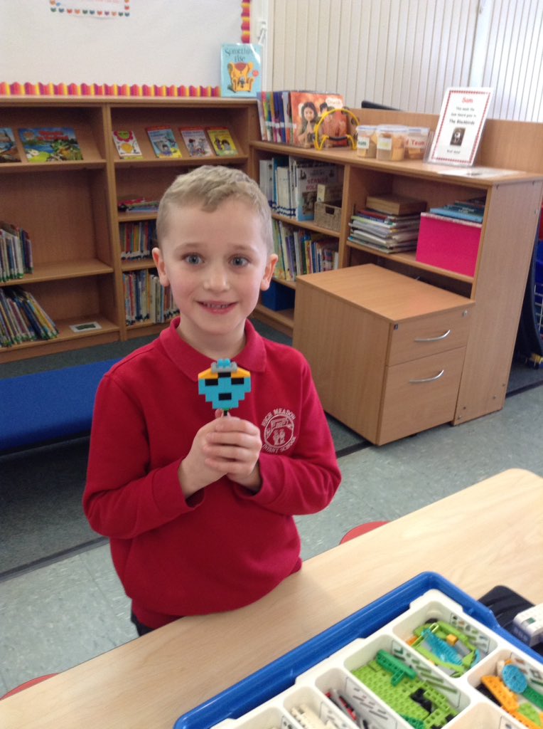 HMC_School's tweet image. Year 1 have been having lots of fun building robot heads ready to code @DRONEdays @ICTDSComputing @naceuk . #creativelearning #computingfun