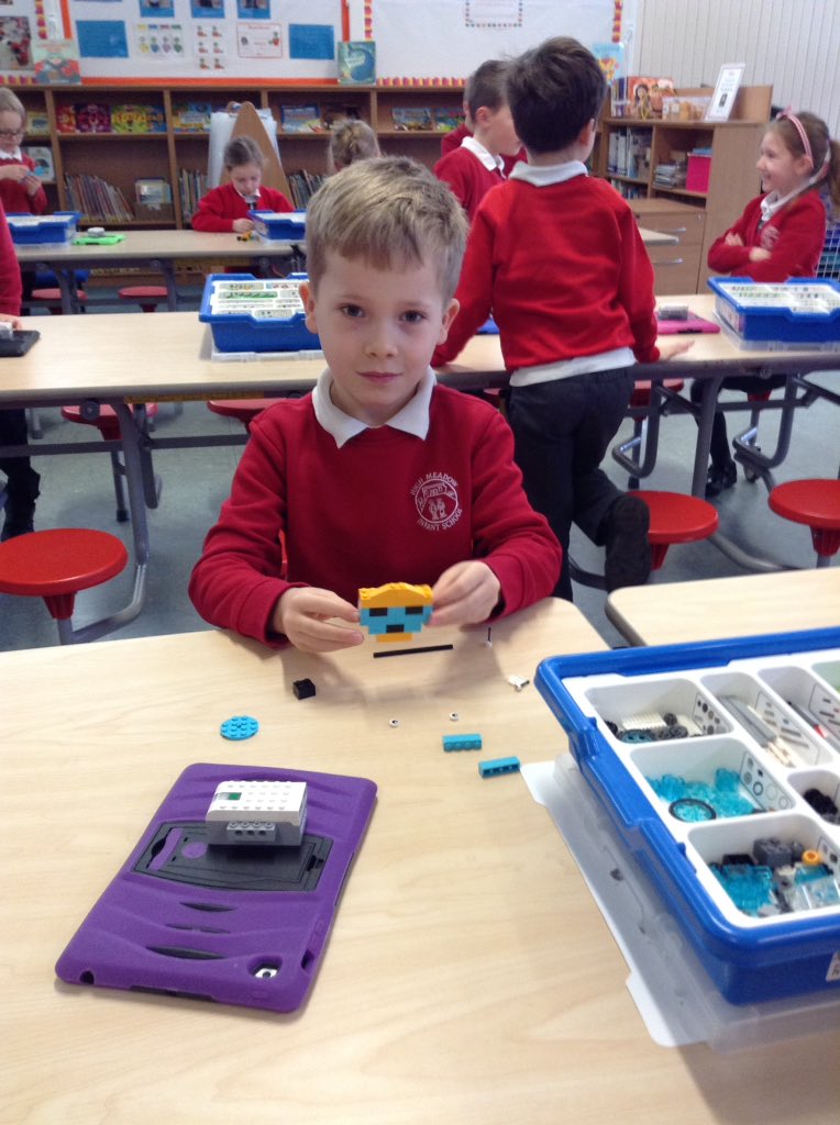 HMC_School's tweet image. Year 1 have been having lots of fun building robot heads ready to code @DRONEdays @ICTDSComputing @naceuk . #creativelearning #computingfun