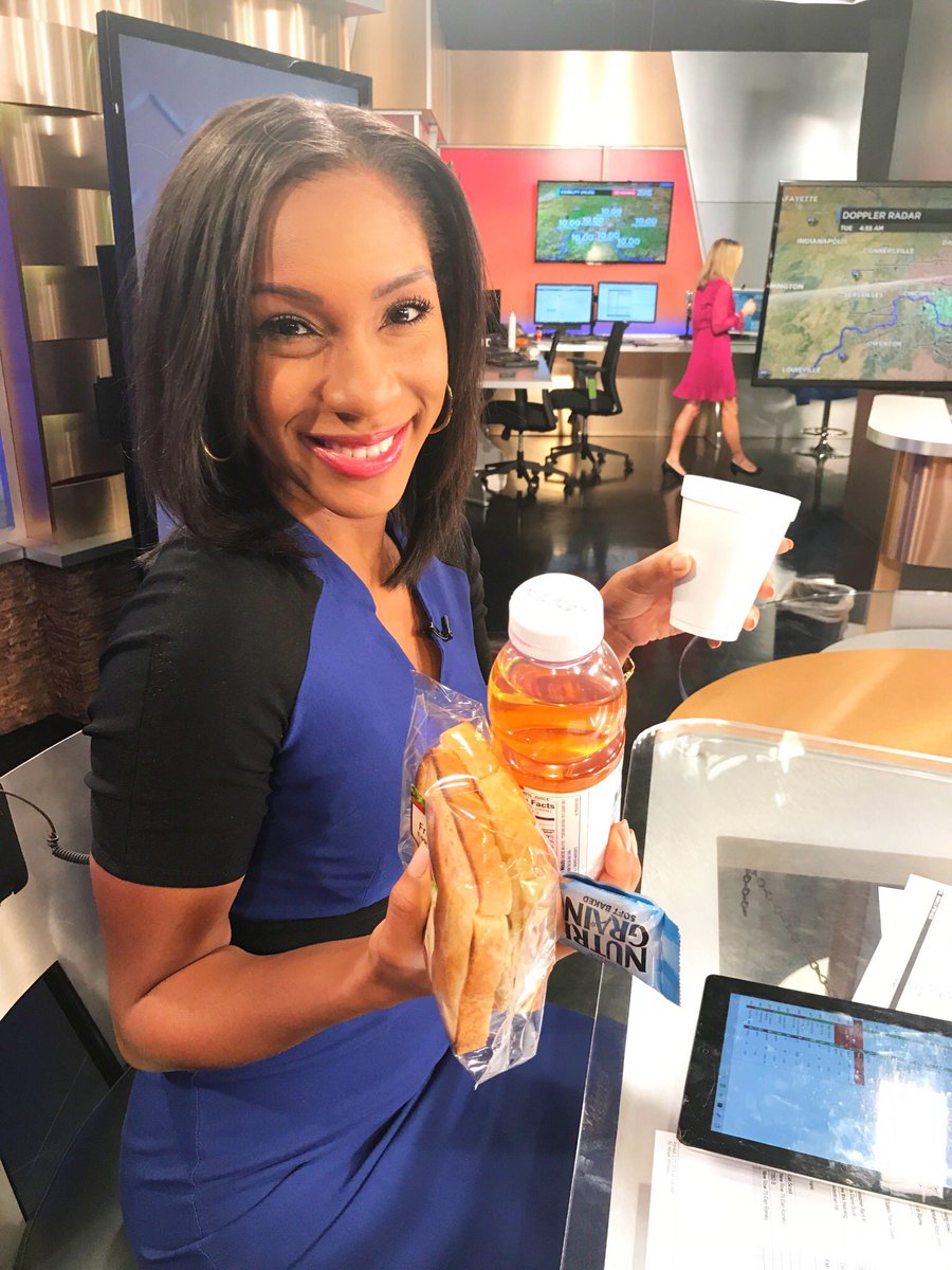 JessicaBrownTV's tweet image. “I’m just going to get one thing from the market” 🤷🏽‍♀️😂 #alwayssnacking