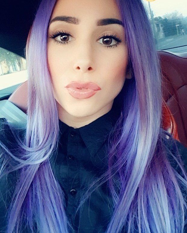 BoraoCaroline's tweet photo. Nouvelle couleur mes tatata vous en pensez quoi ? #10CouplesParfaits #TFX #pastelhair #carolineborao https://t.co/Uw7XRVu2eX