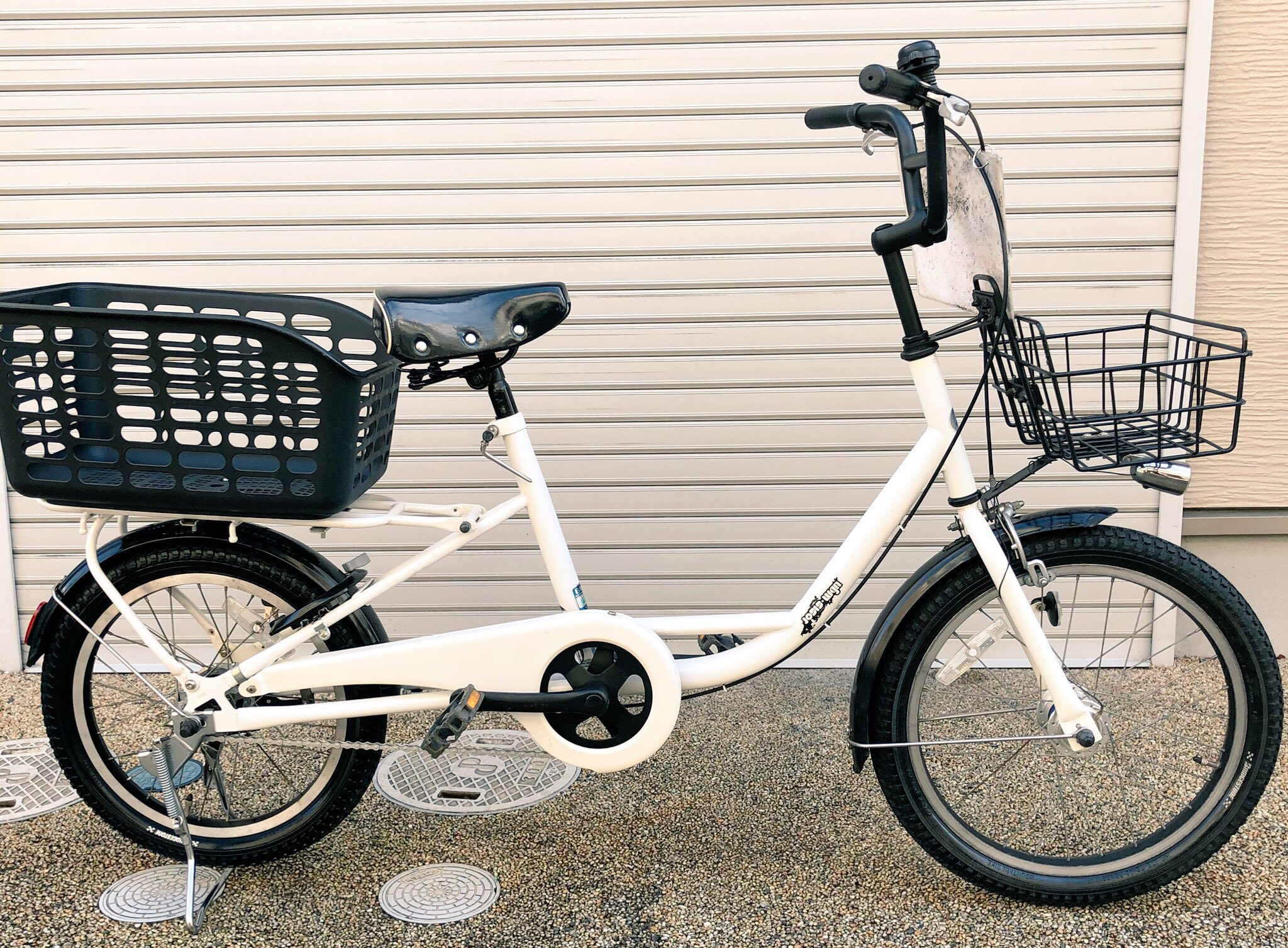竹内自転車店 京都 激安中古自転車情報 ブリヂストン自転車 おすすめ商品 オシャレな小径車 12 500円税込 サイズ 18インチ 折りたたみ不可 ジョシスワゴン ホワイトミニモデル シングルギア Ledオートライト 後ろカゴ 後輪キー