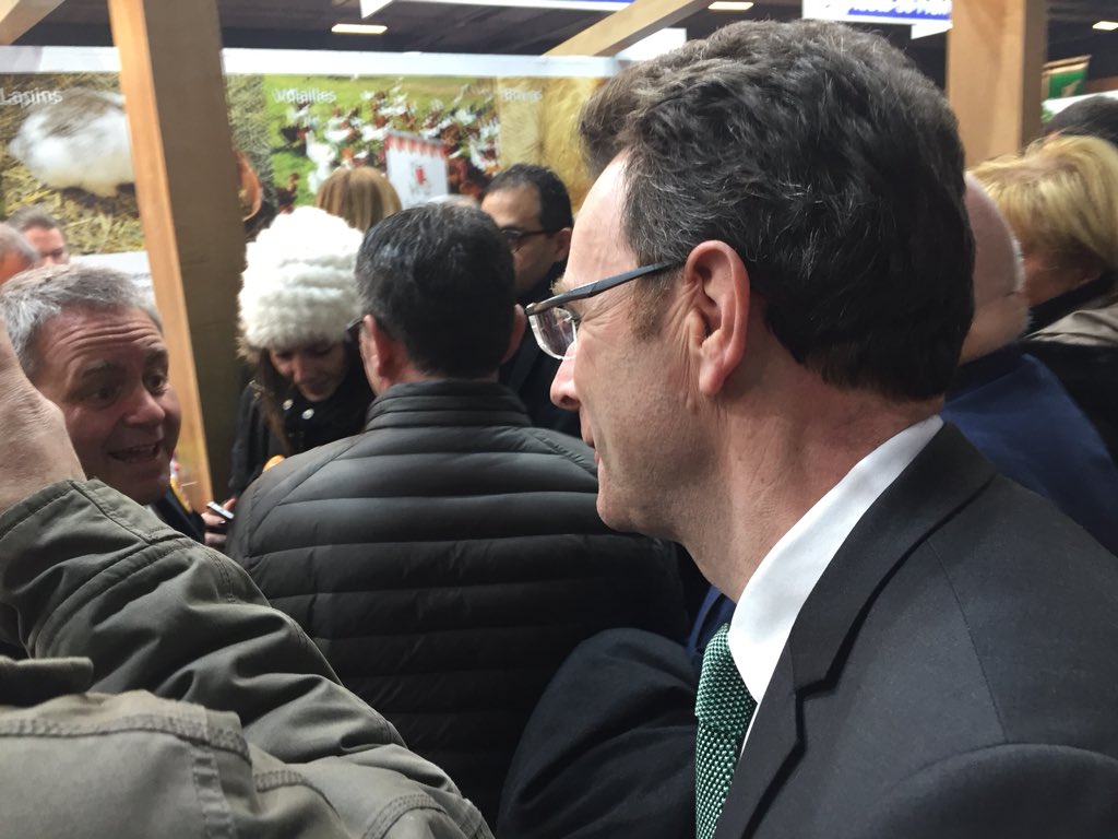 FredericMotte's tweet photo. Inauguration du stand des @hautsdefrance au #SIA2018 avec tous les acteurs du territoire ➡️ Nous nous devons soutenir les #agriculteurs qui font une belle partie de l’économie de notre région ! https://t.co/cL5HFt6bz3
