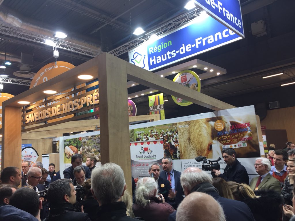 FredericMotte's tweet photo. Inauguration du stand des @hautsdefrance au #SIA2018 avec tous les acteurs du territoire ➡️ Nous nous devons soutenir les #agriculteurs qui font une belle partie de l’économie de notre région ! https://t.co/cL5HFt6bz3