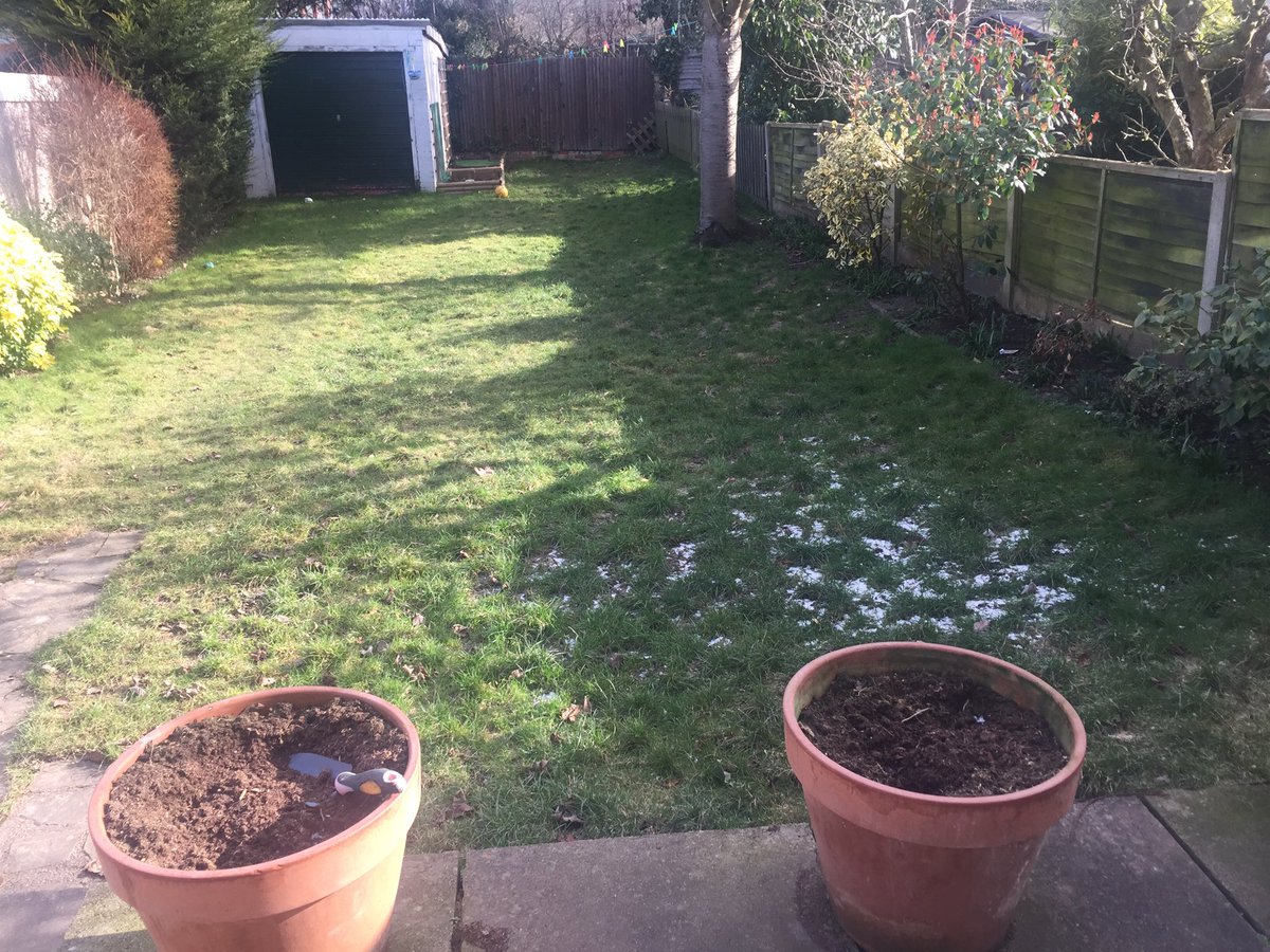 Christinamac79's tweet photo. #Snowmageddon here in London. 😄 #snownotsnow #snowverreaction #snowday https://t.co/ejTz35K32L