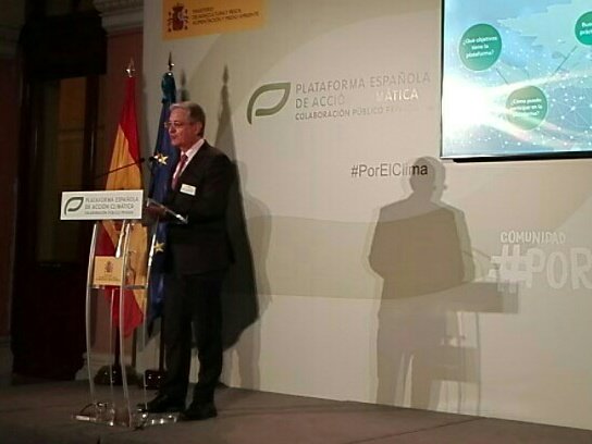 compromisoclima's tweet photo. "Frenar el #CambioClimatico va a ser una oportunidad para movilizar el talento e innovar y emprender en la acción #PorElClima" https://t.co/7HeUvrne9Z