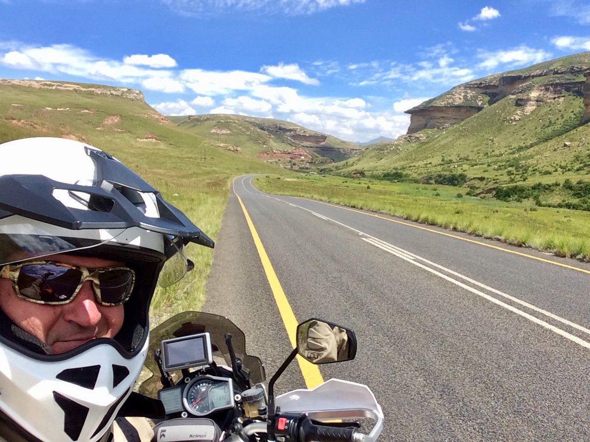 KaapstadTours's tweet photo. Left Rorkes Drift behind and now having #lunch in Clarens. Golden Gate looking stunning with great colours of Gold and Green. @VisitSA_UK @SouthAfrica @HenryColeTV @SafariTart @SANParksGGHNP @SANParks @JofamaMC #Lindstrand #travelchanel https://t.co/nDMzAe5M8T
