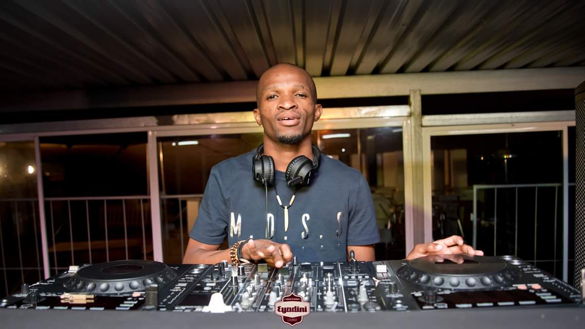 enoonapa's tweet photo. Last night was a pure JUMP!!! Big shout out to those who came through on a lovely Monday Evening. Massive shout out to @eyadini_lounge for hosting. The #SuperAfricans team that came through to support. @djmerlon  @ItsCitizenDeep &amp; @pansulaz (The Drum Lord) for bringing the heat. https://t.co/f4osFJWJGk