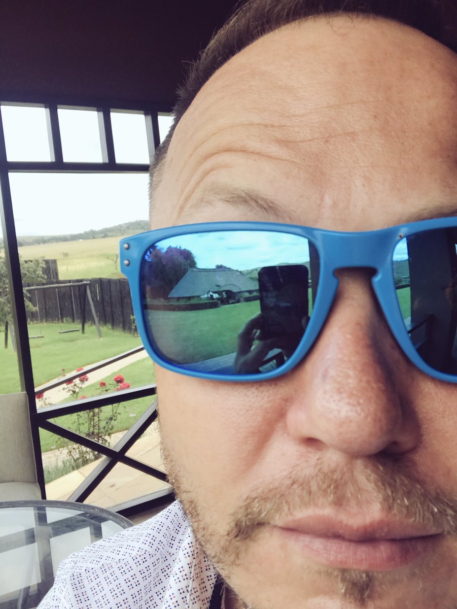 EverestRob's tweet photo. About to hit another session with @OldMutualInsure at Kloofzicht. #livethatlist #speakerlife https://t.co/WjdHmadOyR